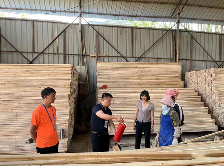 云南陇川县深入木材加工企业开展消防安全专项检查