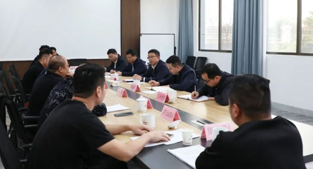 贵港覃塘区召开建筑模板产业转型升级研讨会