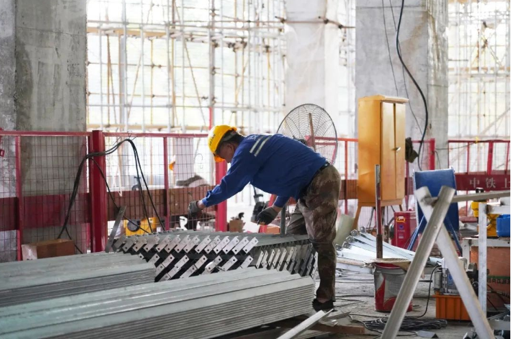 贵港覃塘产业园林循区标准厂房项目建设火热进行中